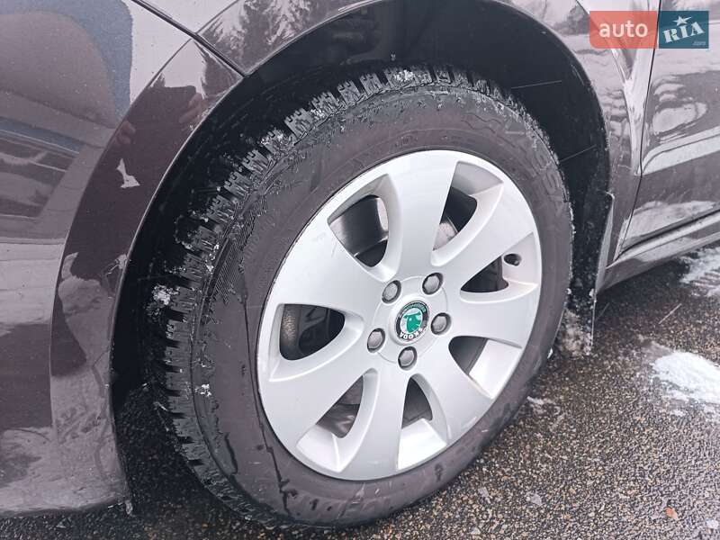 Універсал Skoda Superb 2012 в Черняхові