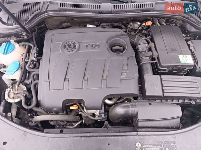 Універсал Skoda Superb 2012 в Черняхові