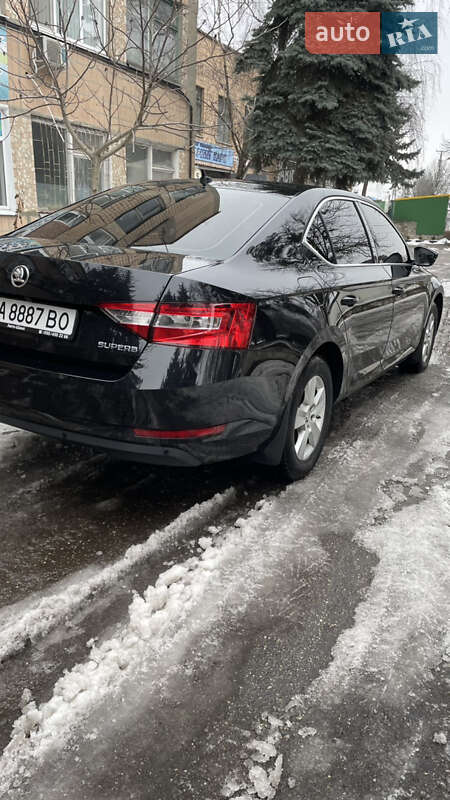 Лифтбек Skoda Superb 2017 в Кропивницком
