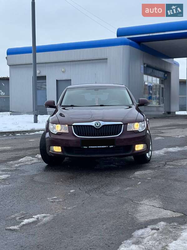 Лифтбек Skoda Superb 2009 в Ромнах