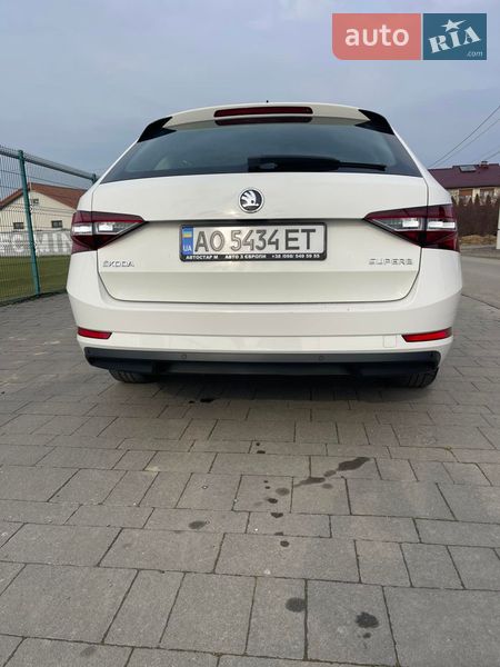 Універсал Skoda Superb 2016 в Ужгороді