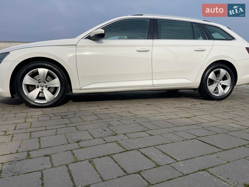 Універсал Skoda Superb 2016 в Ужгороді