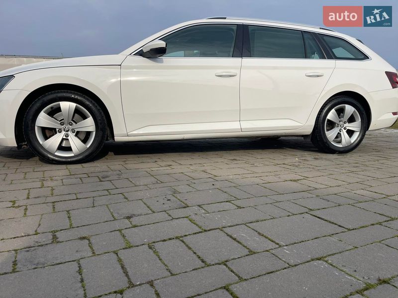 Універсал Skoda Superb 2016 в Ужгороді