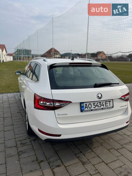 Універсал Skoda Superb 2016 в Ужгороді