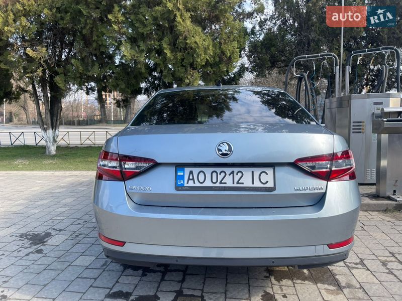 Лифтбек Skoda Superb 2017 в Ужгороде