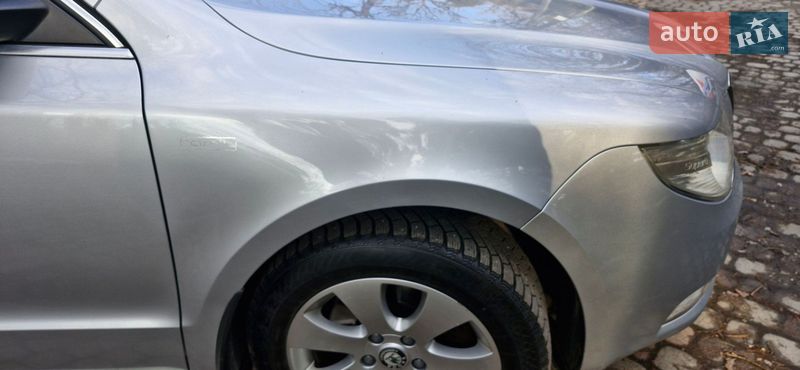 Універсал Skoda Superb 2011 в Дрогобичі