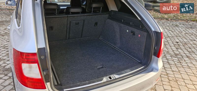 Універсал Skoda Superb 2011 в Дрогобичі