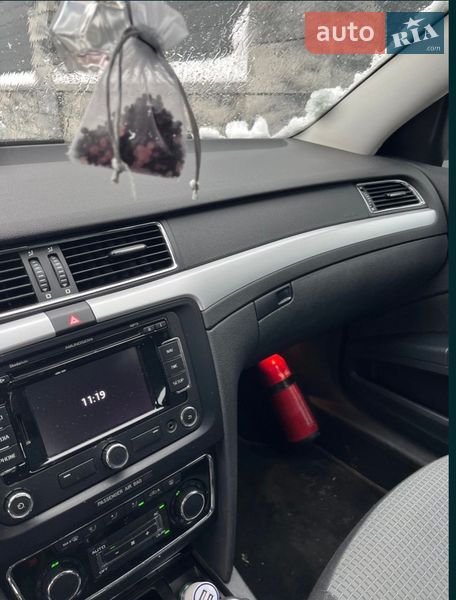 Универсал Skoda Superb 2012 в Рахове