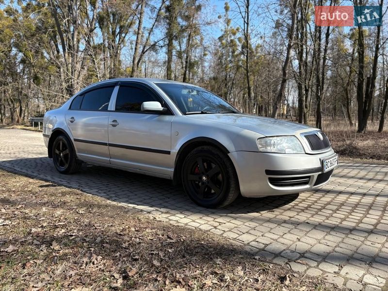 Лифтбек Skoda Superb 2003 в Жовкве