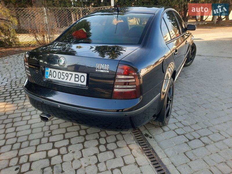 Лифтбек Skoda Superb 2006 в Рахове
