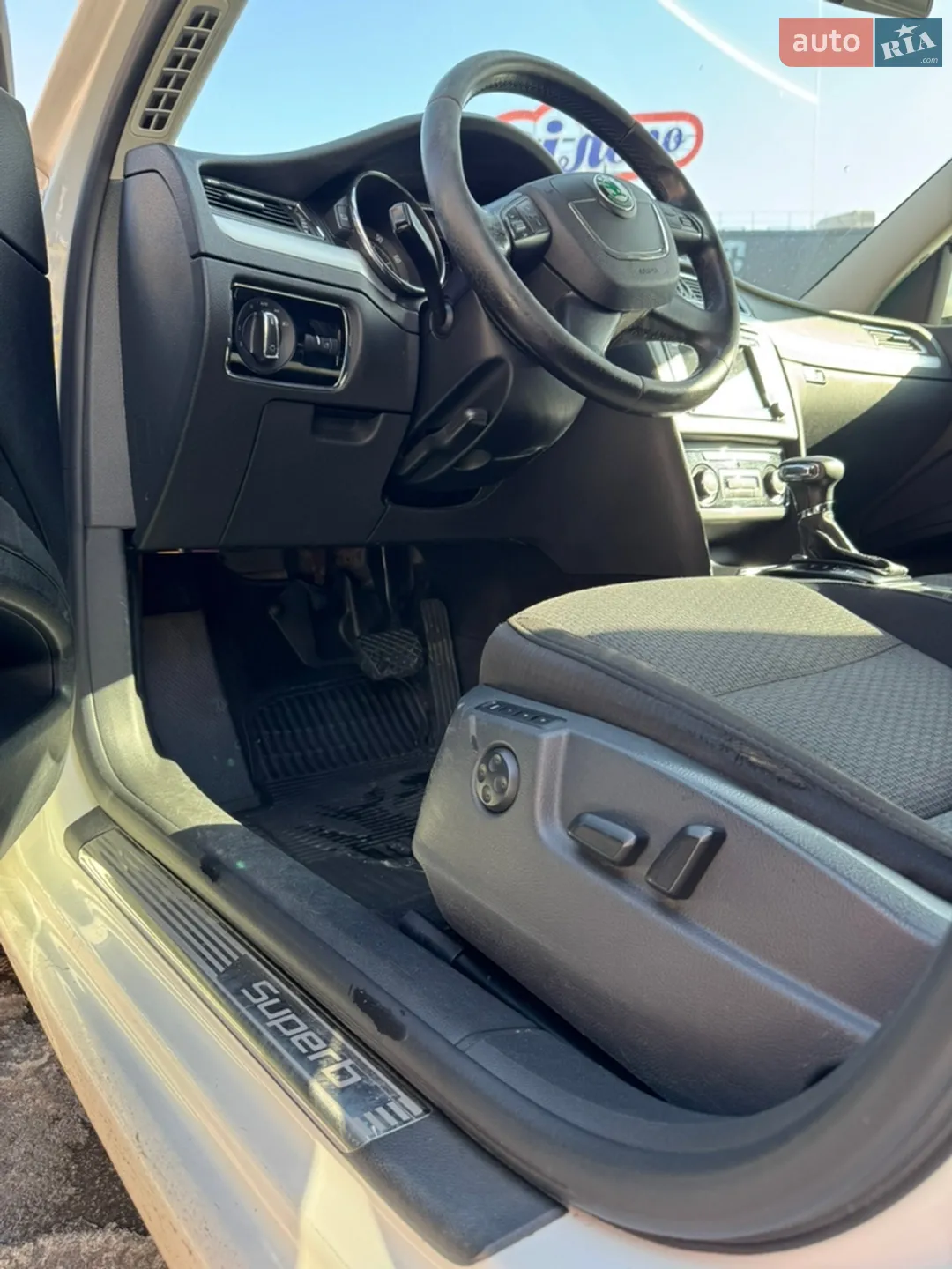 2010 Skoda Superb - мініатюра 10