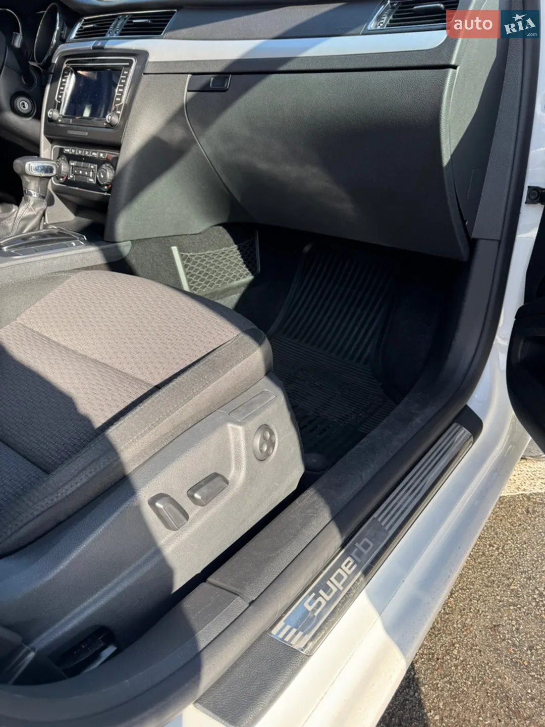 2010 Skoda Superb - мініатюра 23