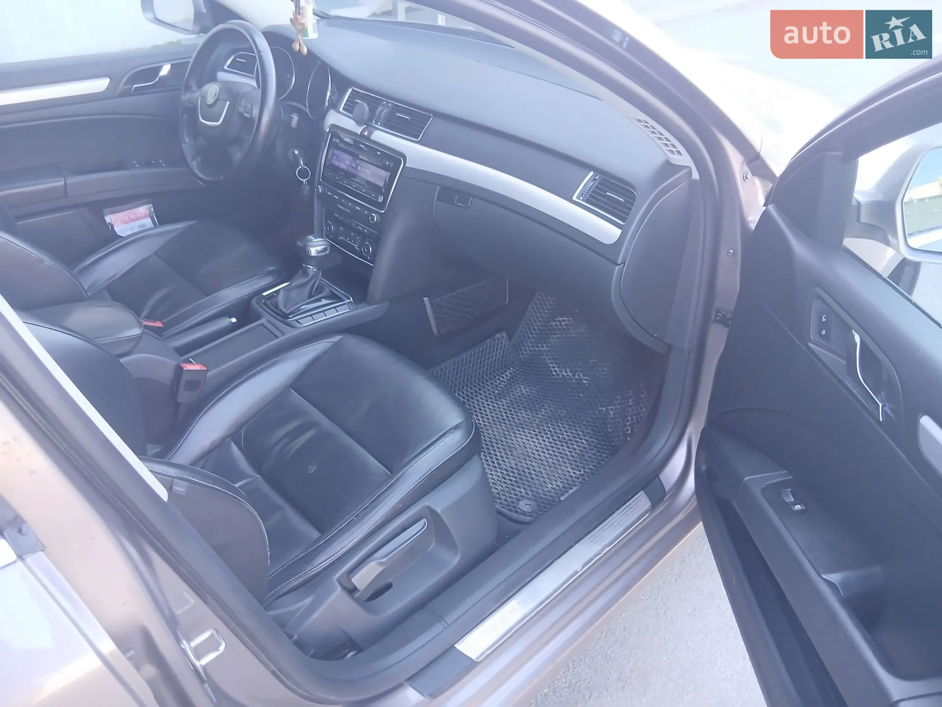 2010 Skoda Superb - мініатюра 9