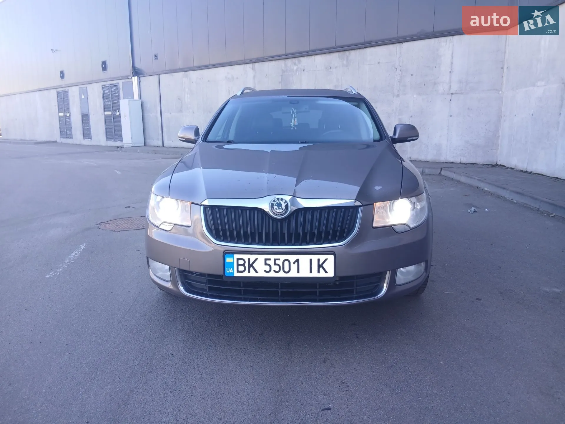2010 Skoda Superb - мініатюра 2