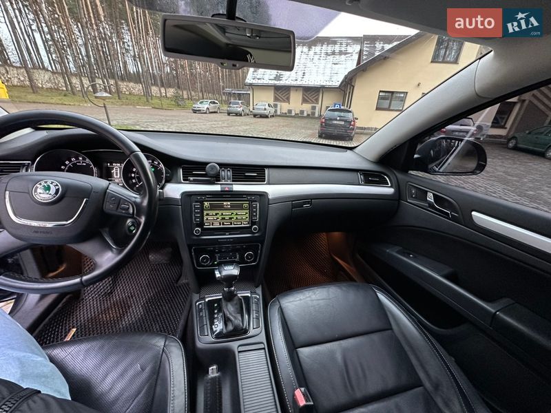 Універсал Skoda Superb 2011 в Новояворівську