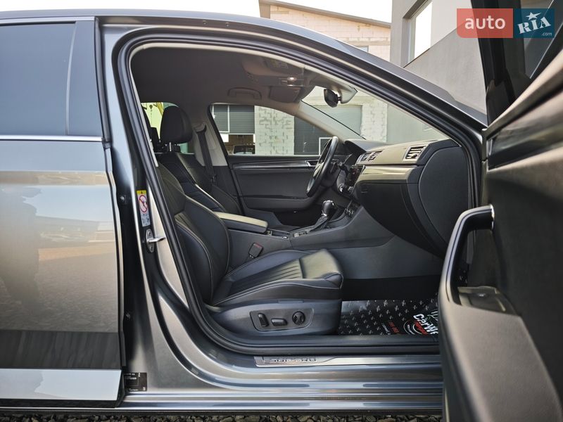 Лифтбек Skoda Superb 2022 в Луцке