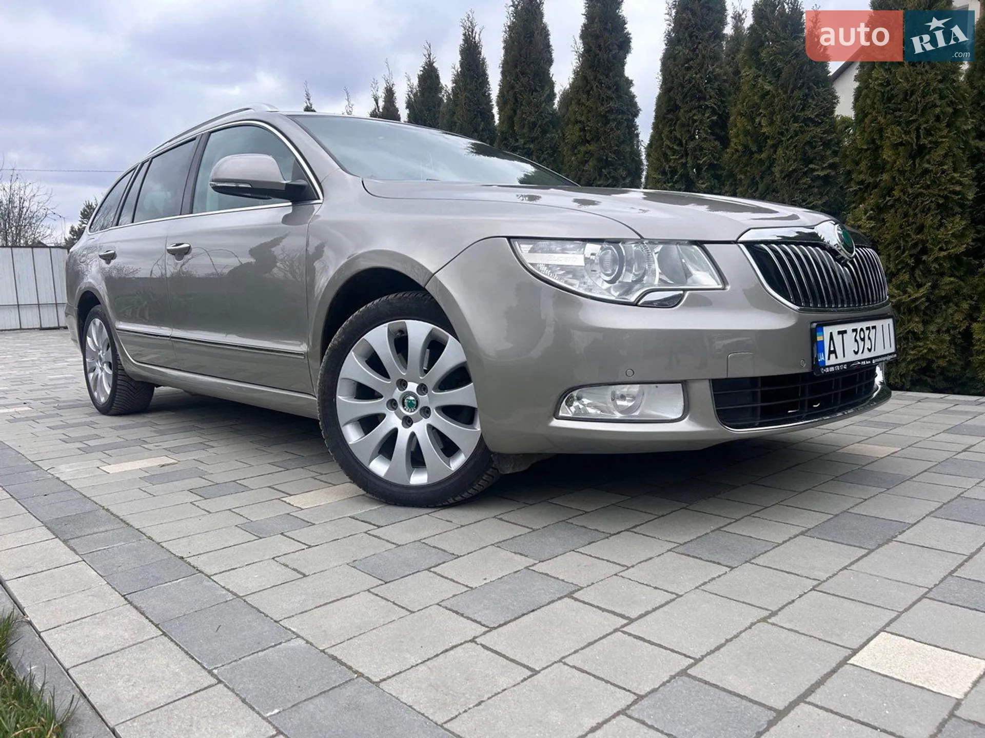 2011 Skoda Superb - мініатюра 3