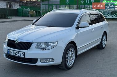 Універсал Skoda Superb 2011 в Вараші