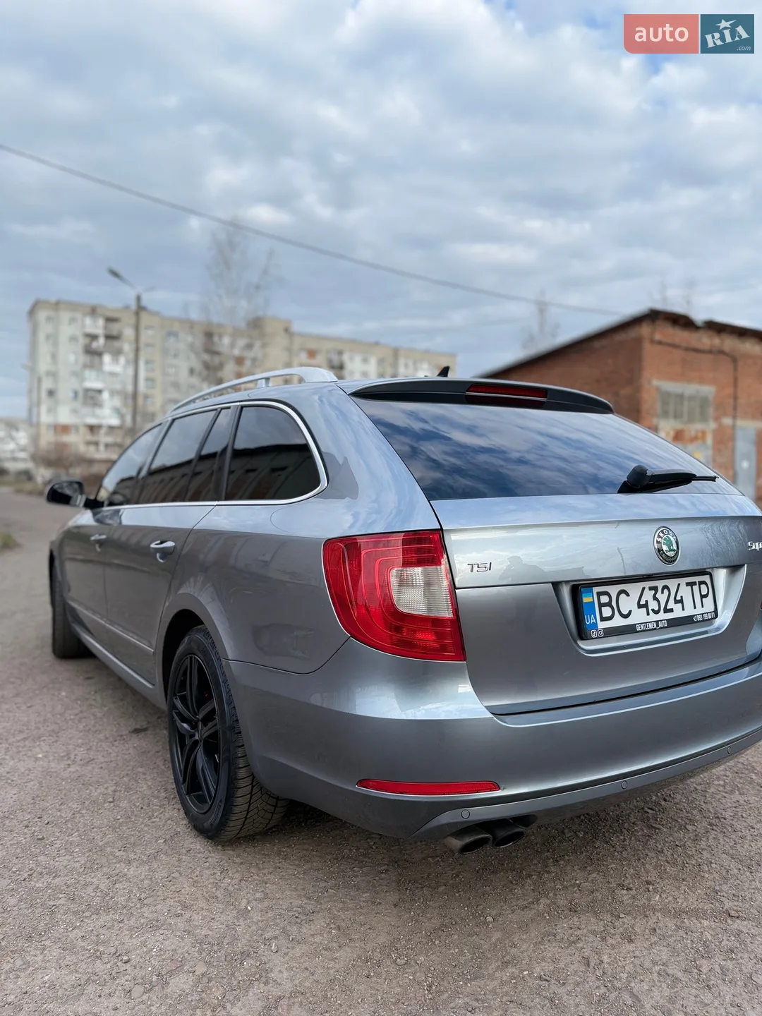 2010 Skoda Superb - мініатюра 8