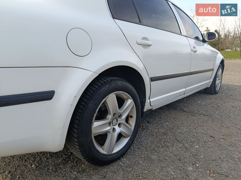Лифтбек Skoda Superb 2006 в Ужгороде