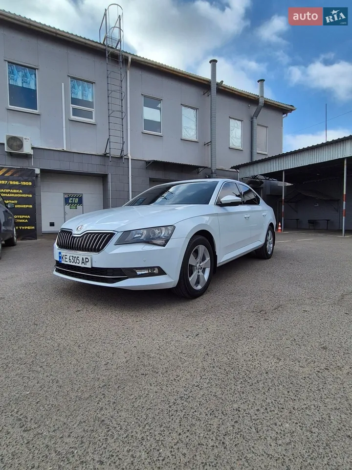 2017 Skoda Superb - мініатюра 12