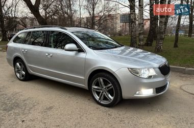 Універсал Skoda Superb 2011 в Чернівцях