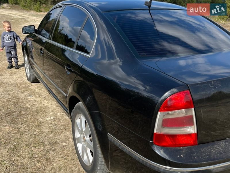 Лифтбек Skoda Superb 2004 в Луцке