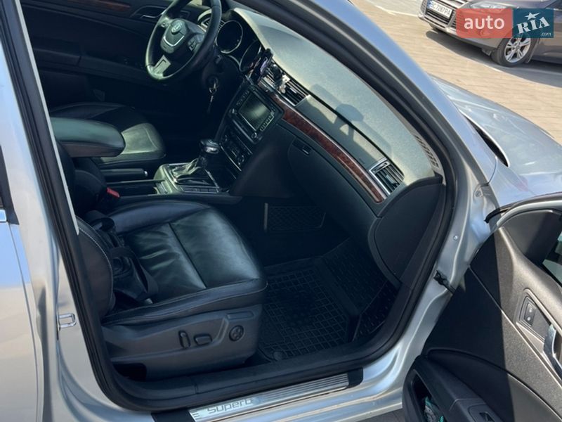 Универсал Skoda Superb 2010 в Луцке