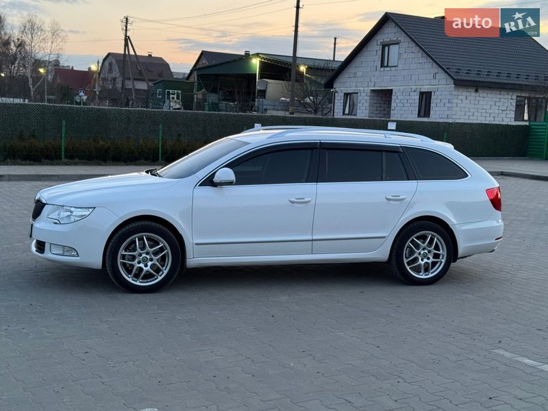 Универсал Skoda Superb 2011 в Вараше