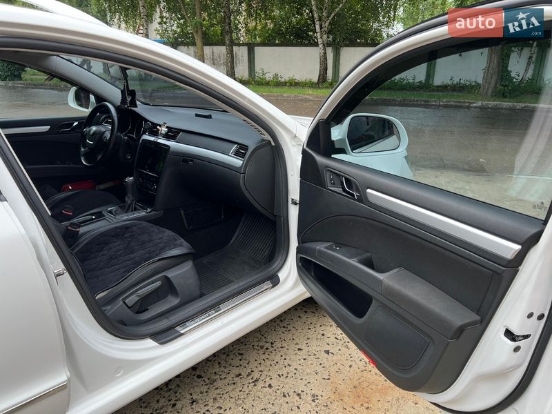 Универсал Skoda Superb 2011 в Вараше