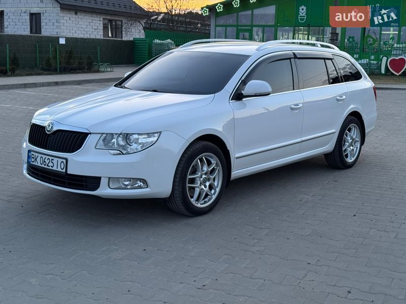 Универсал Skoda Superb 2011 в Вараше