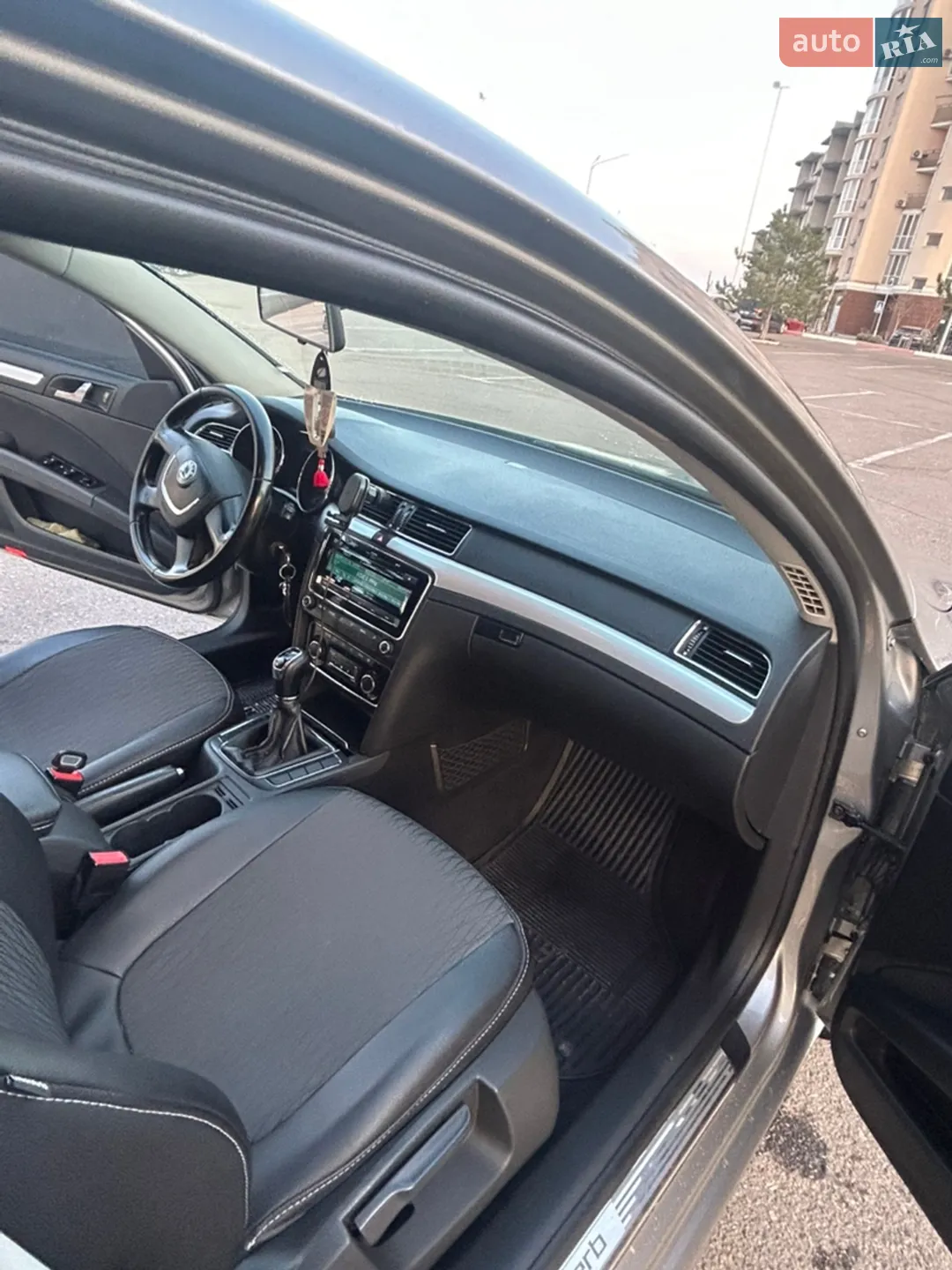 2010 Skoda Superb - мініатюра 10