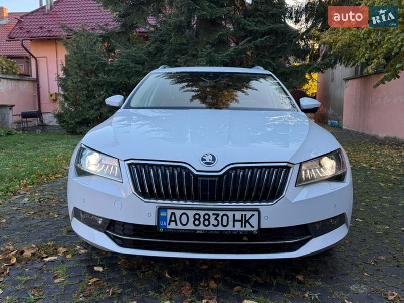 Універсал Skoda Superb 2016 в Береговому фото Універсал Skoda Superb 2016 в Береговому