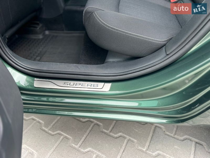 Універсал Skoda Superb 2020 в Ужгороді