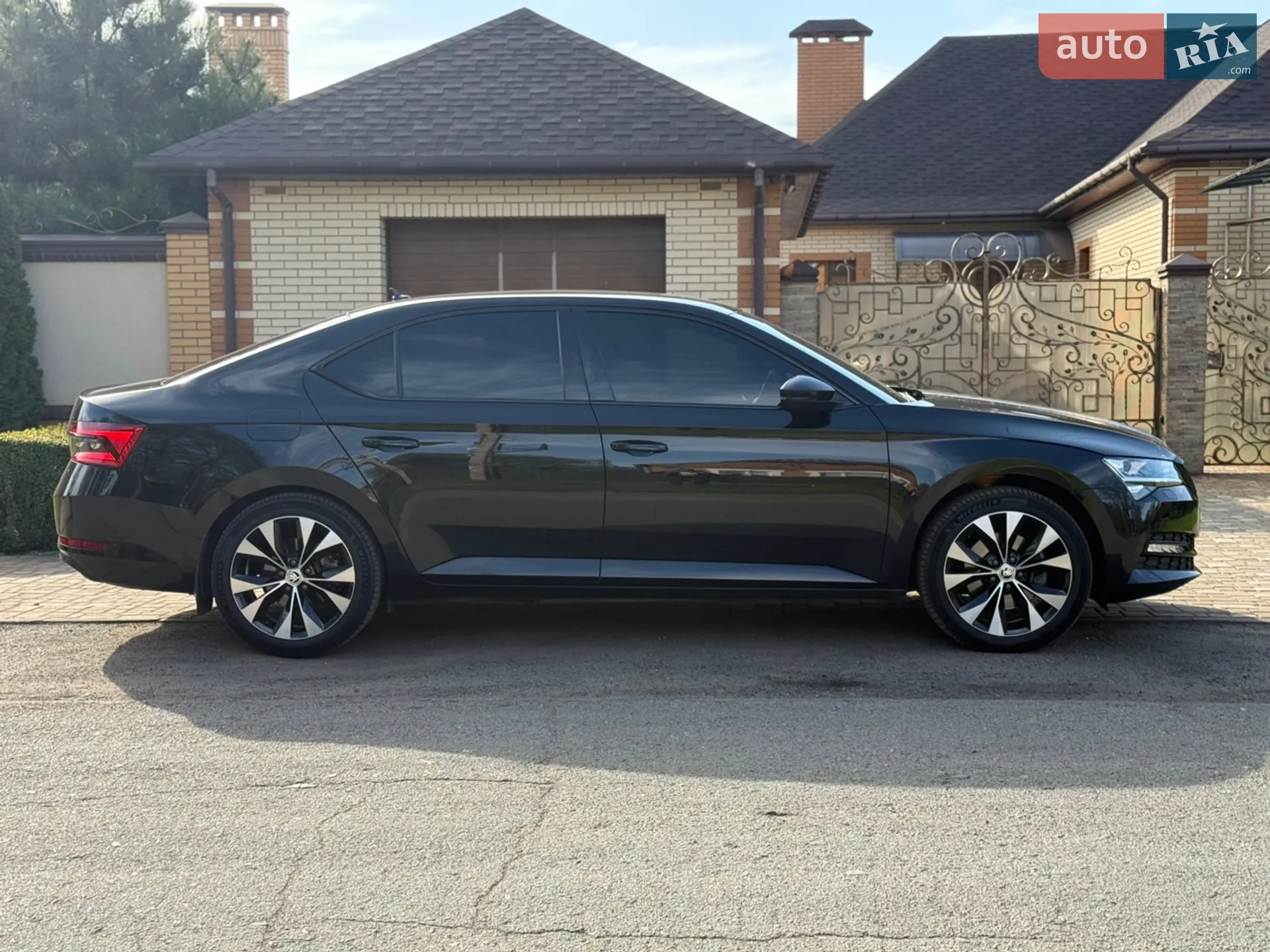 2019 Skoda Superb - мініатюра 2