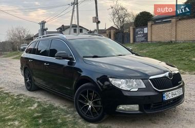 Універсал Skoda Superb 2010 в Новояворівську