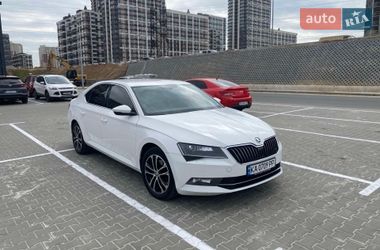 Лифтбек Skoda Superb 2017 в Киеве