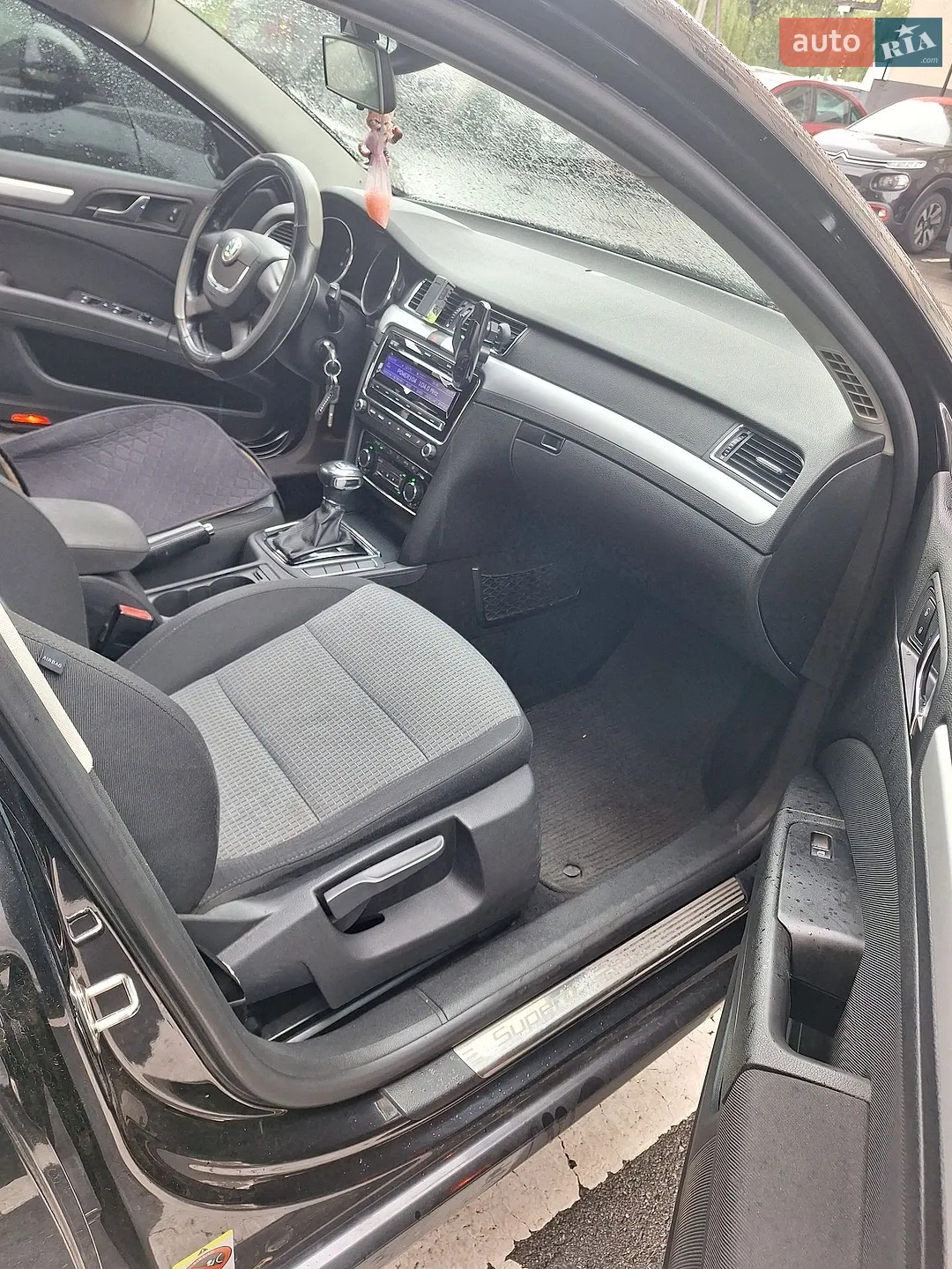 2010 Skoda Superb - мініатюра 12