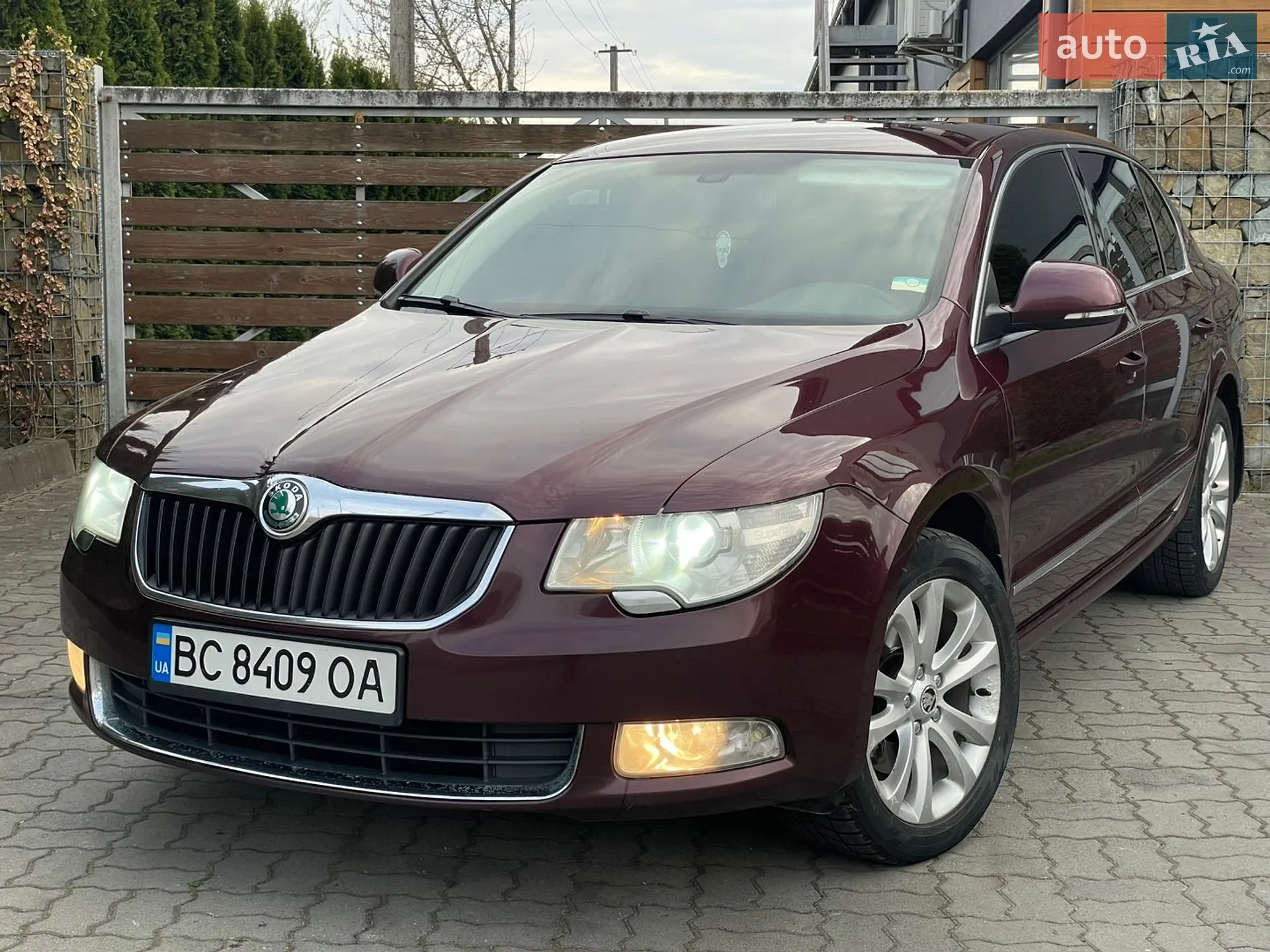 2010 Skoda Superb - мініатюра 2