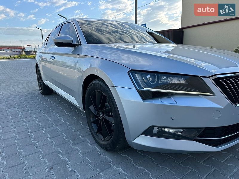 Лифтбек Skoda Superb 2016 в Ужгороде