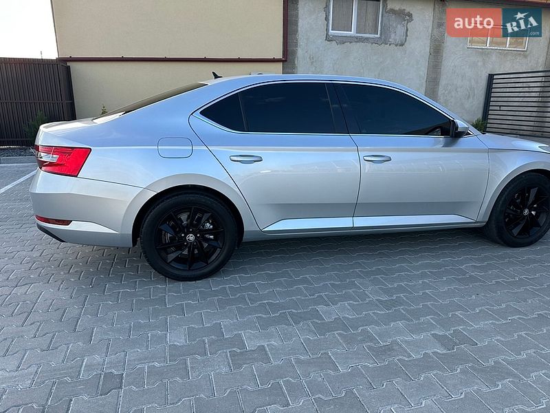 Лифтбек Skoda Superb 2016 в Ужгороде
