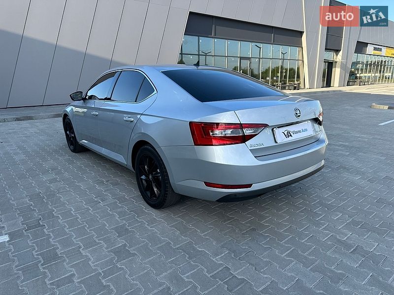 Лифтбек Skoda Superb 2016 в Ужгороде