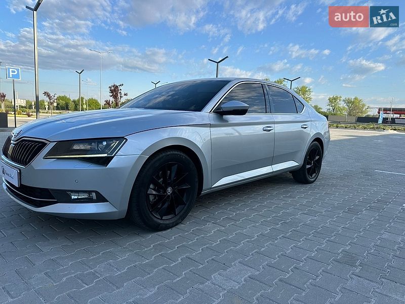 Лифтбек Skoda Superb 2016 в Ужгороде