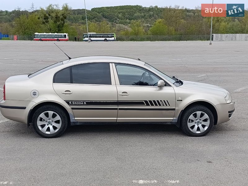 Лифтбек Skoda Superb 2005 в Заставной