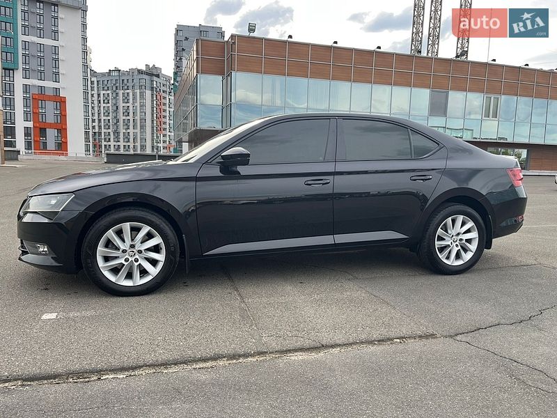 Лифтбек Skoda Superb 2016 в Киеве