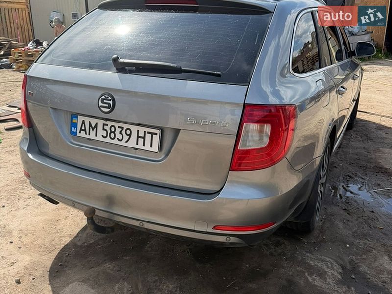 Универсал Skoda Superb 2010 в Гореничах