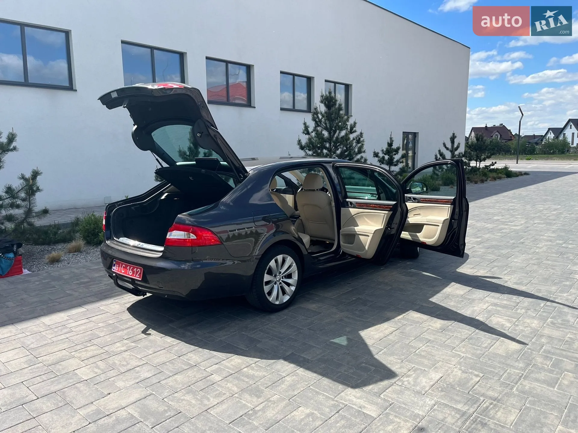 2010 Skoda Superb - мініатюра 14