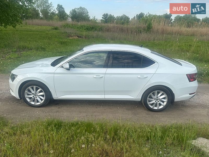 Лифтбек Skoda Superb 2017 в Днепре