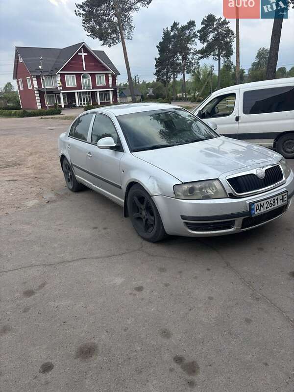 Лифтбек Skoda Superb 2006 в Коростене