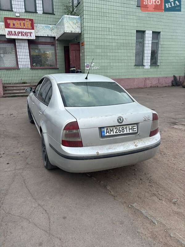 Лифтбек Skoda Superb 2006 в Коростене